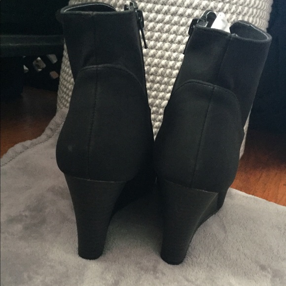 Women’s Ankle Wedge Suede Boot New in Box - Picture 8 of 16